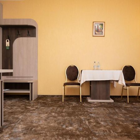Status Hotel Malekhuv Luaran gambar