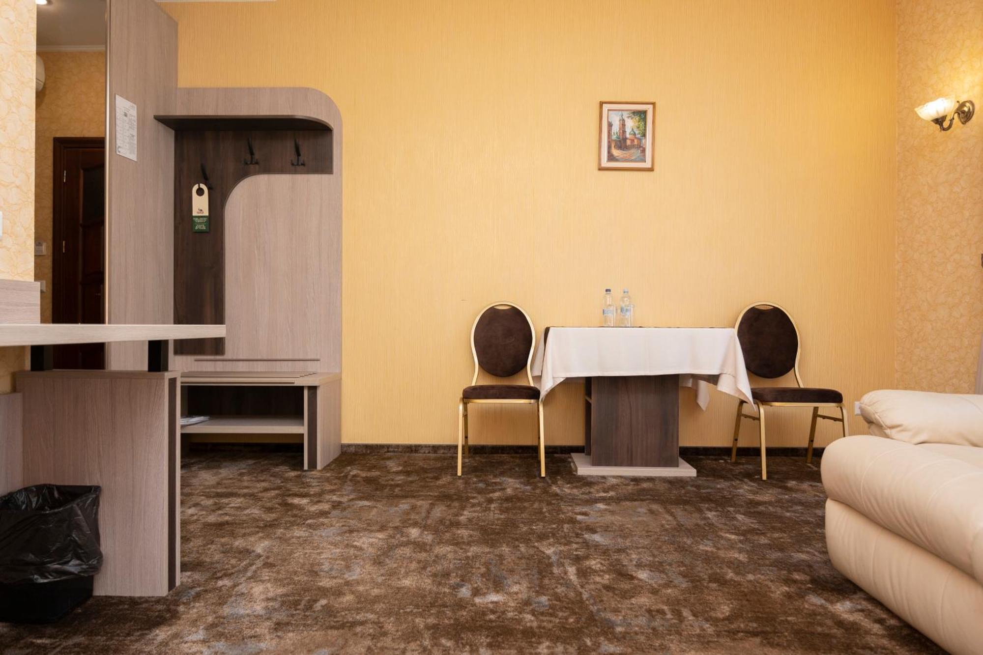 Status Hotel Malekhuv Luaran gambar