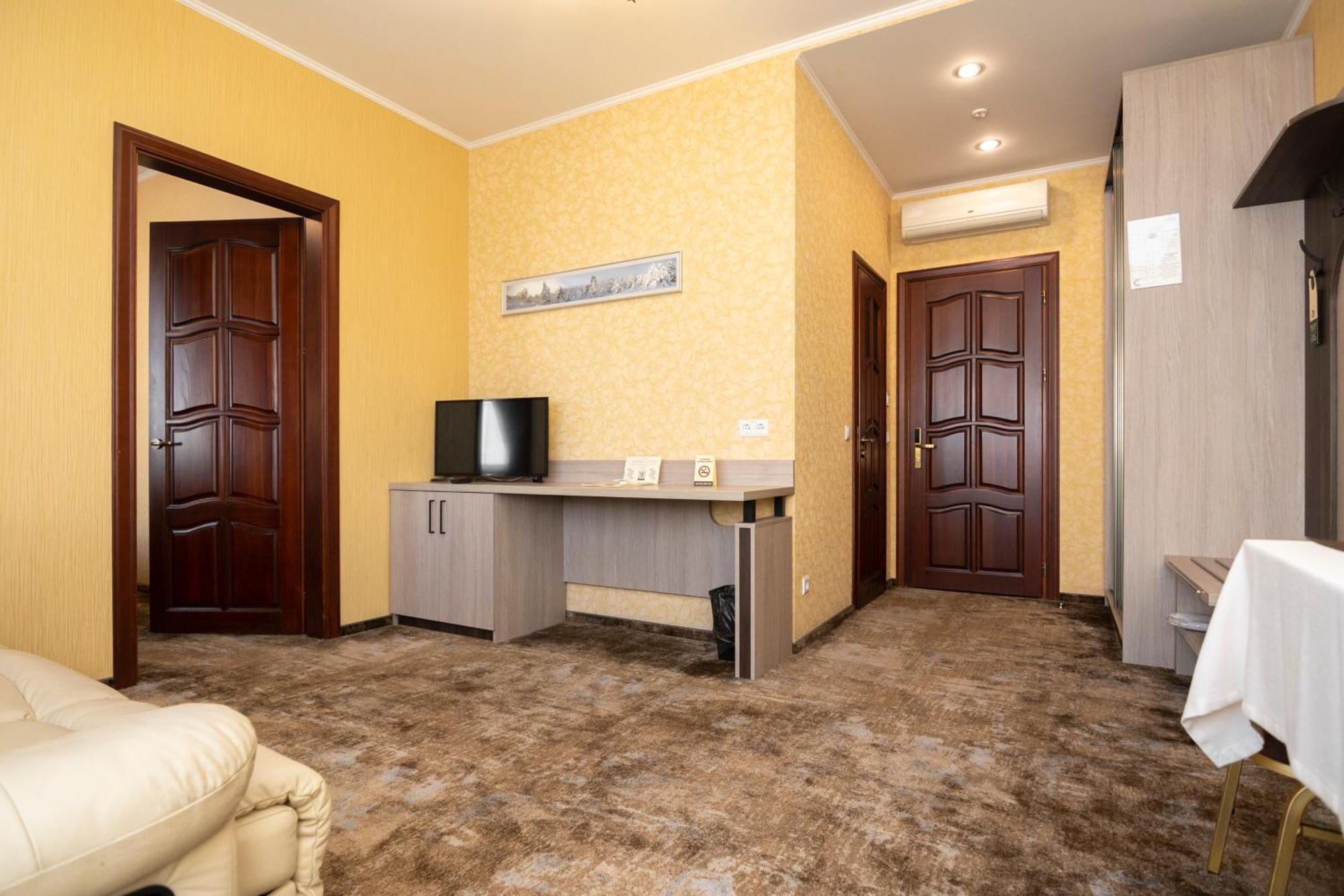 Status Hotel Malekhuv Luaran gambar