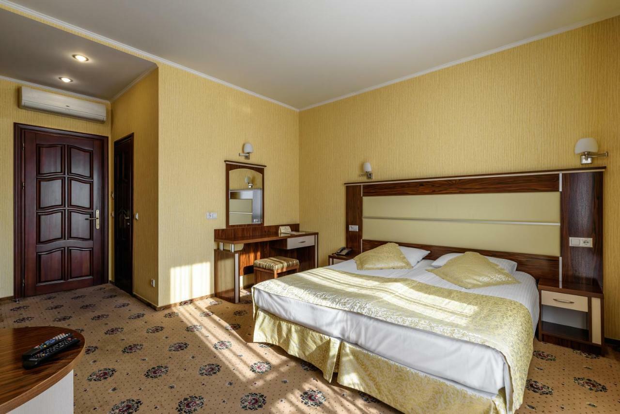 Status Hotel Malekhuv Luaran gambar