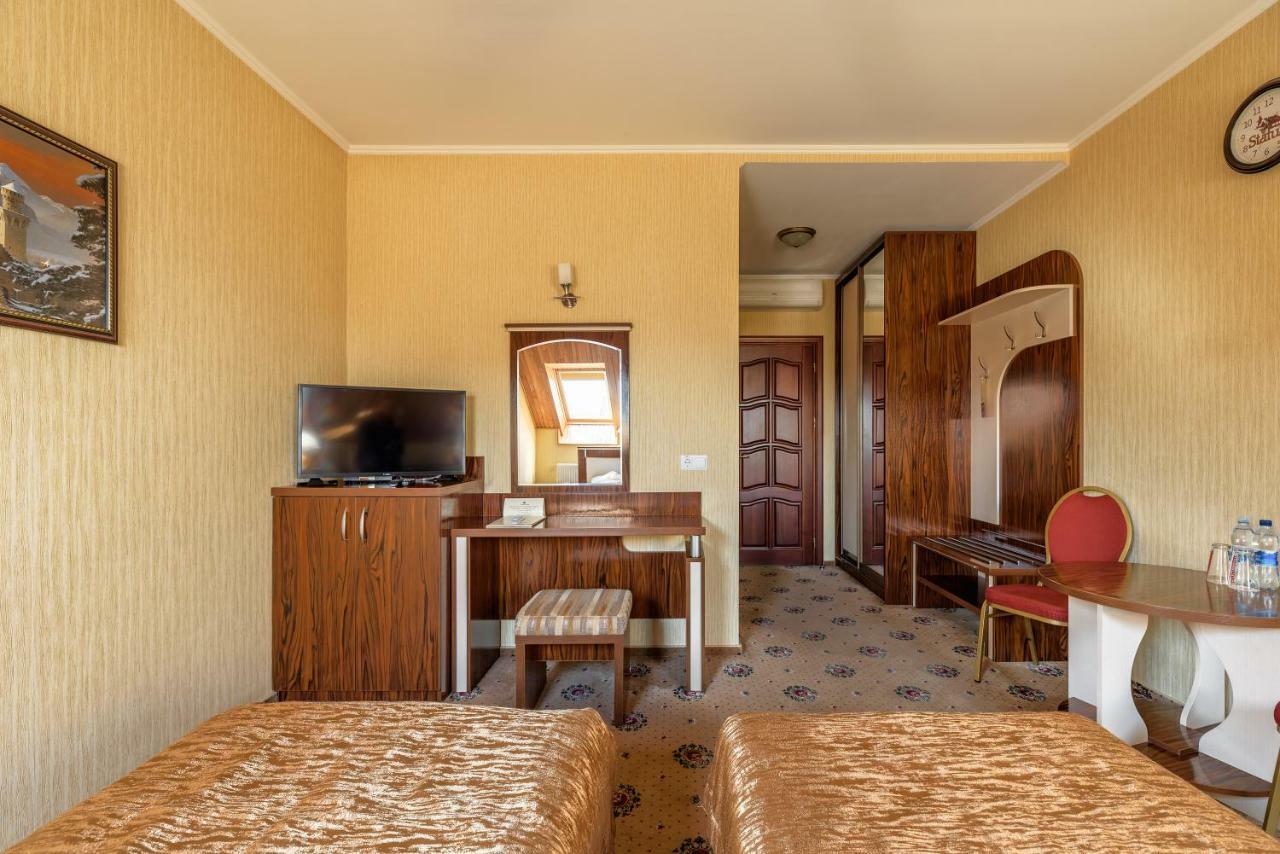 Status Hotel Malekhuv Luaran gambar