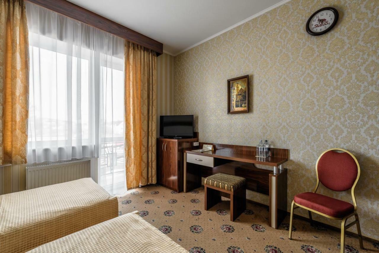Status Hotel Malekhuv Luaran gambar