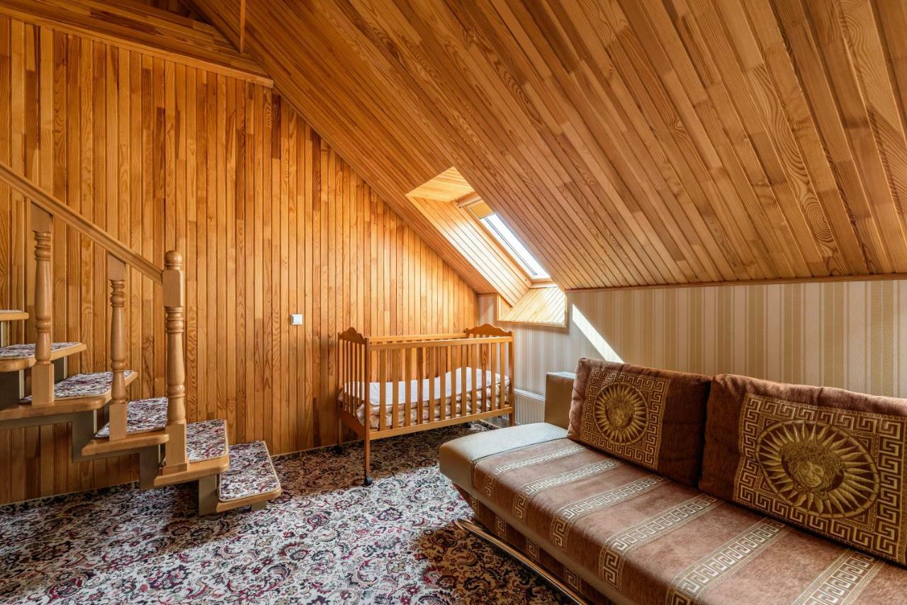 Status Hotel Malekhuv Luaran gambar